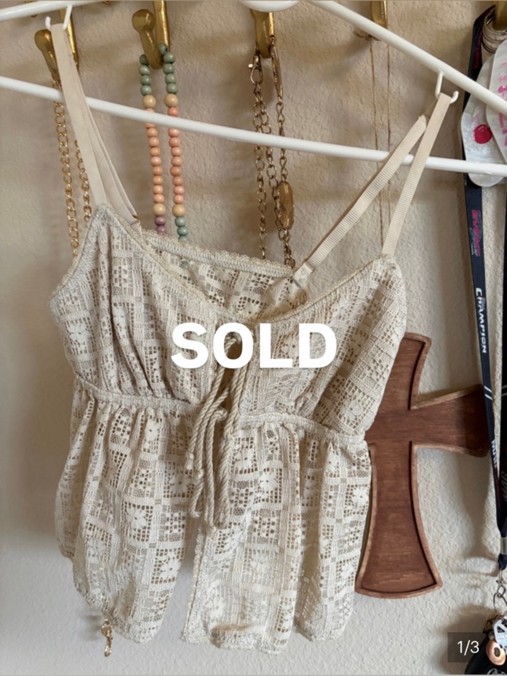 American Eagle Outfitters Cream Crochet Tie-Front Tank
🚨SOLD DO NOT BUY🚨